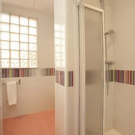 Apartment Barnapartments Basic Gracia