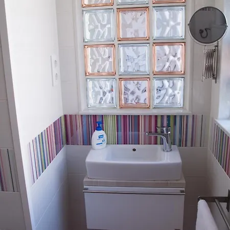 Apartment Barnapartments Basic Gracia